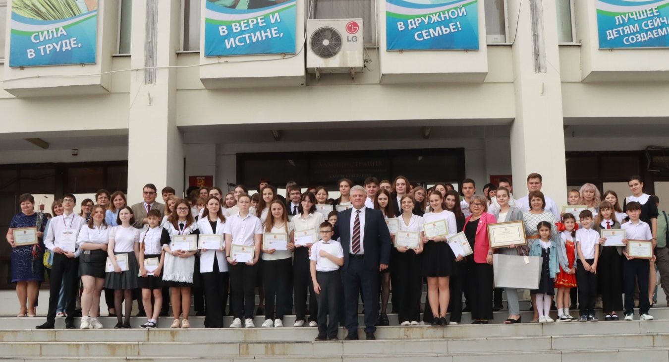 Одаренных детей чествовали в администрации Каневского района 1 июня 