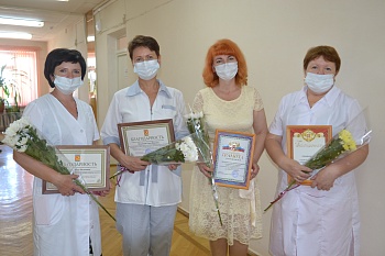 Накануне Дня медицинского работника людей в белых халатах поздравил глава района