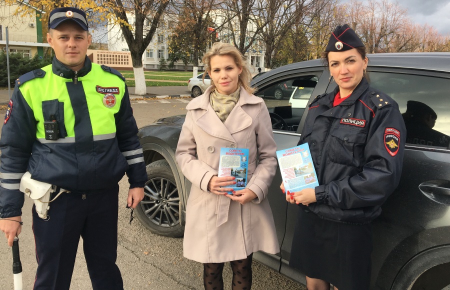 Сотрудники Госавтоинспекции провели профилактические беседы с водителями