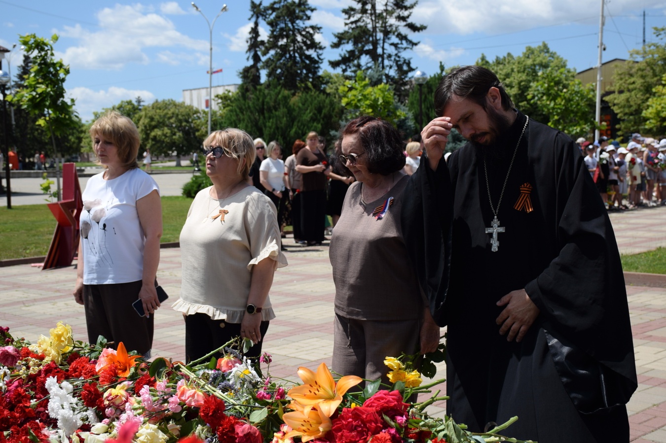 Каневчане почтили память героев минутой молчания