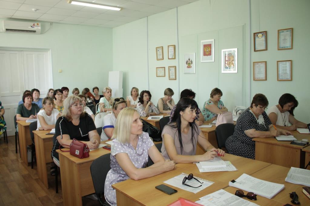 Вопрос предупреждения преступлений в отношении несовершеннолетних обсудили с руководителями образовательных учреждений