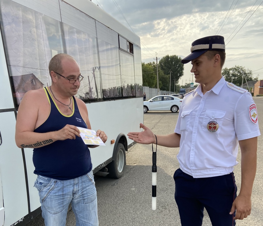 Каневские полицейские провели акцию «Водитель в ответе за пассажиров» Каневские полицейские провели акцию «Водитель в ответе за пассажиров»
