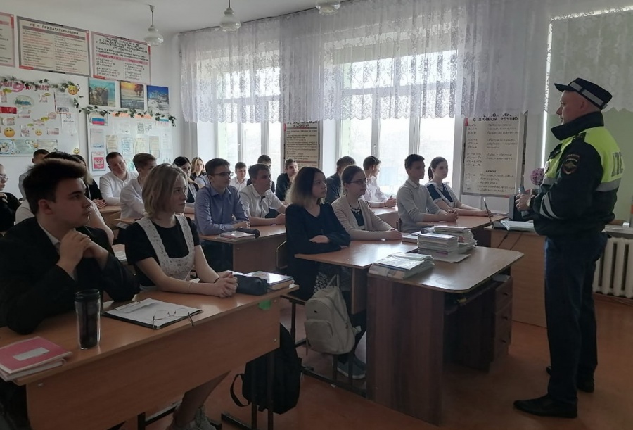 Полицейские напомнили привольненским школьникам о необходимости соблюдения ПДД