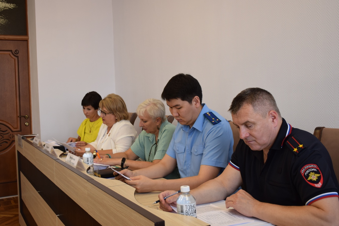 В администрации района прошло заседание комиссии по делам несовершеннолетних и защите их прав