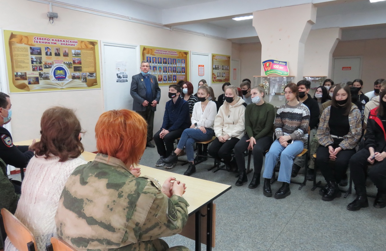 Каневские полицейские провели урок мужества в СКТ «Знание»