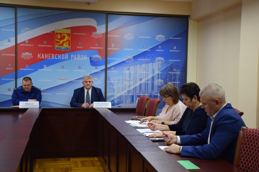 Заседание межведомственной рабочей группы по взаимодействию в сфере защиты прав и интересов несовершеннолетних состоялось в администрации района