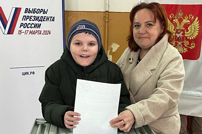 Каневчане приходят на избирательные участки всей семьей