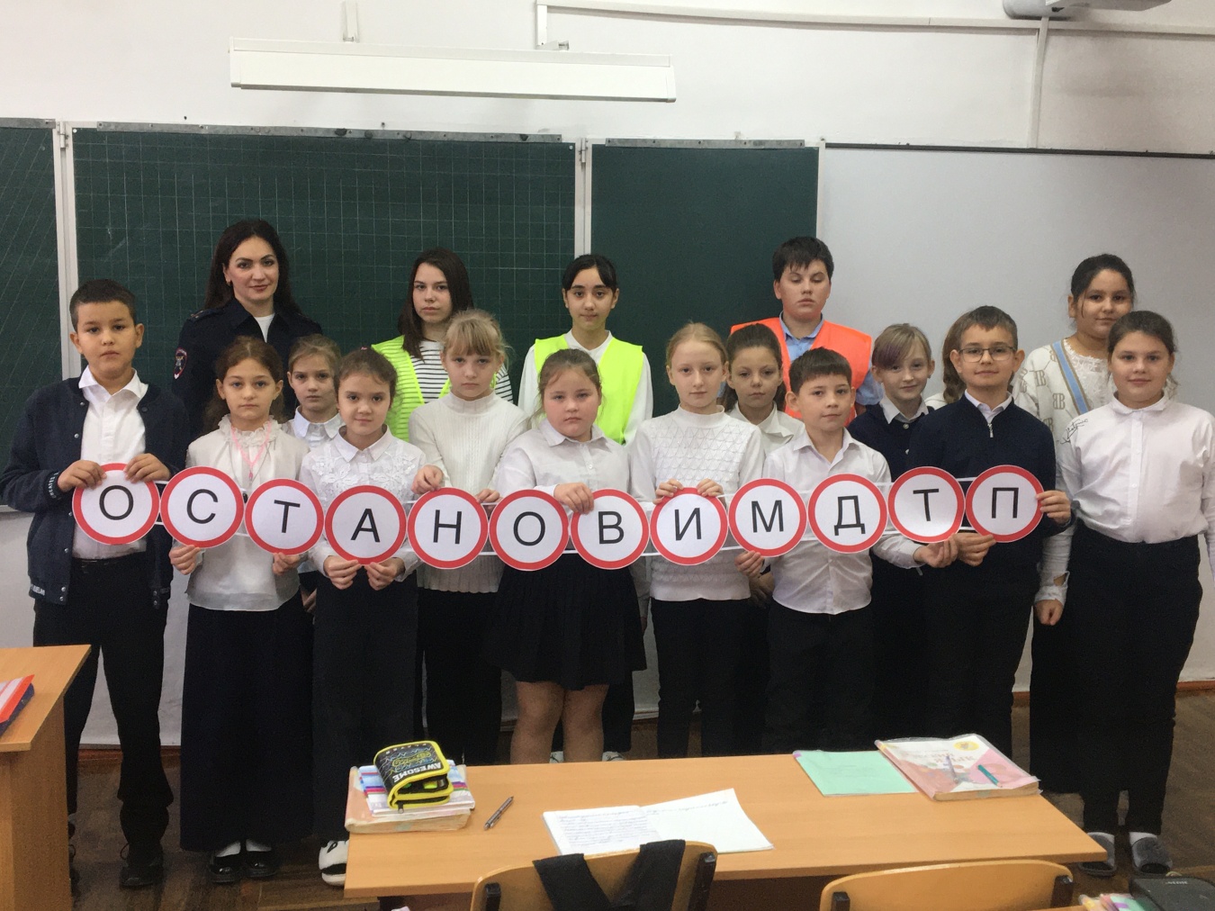 Уроки по правилам дорожного движения провели полицейские для учащихся стародеревянковских школ