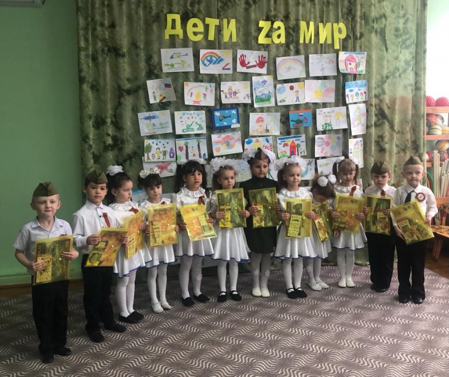 Российские солдаты, проходящие службу на Украине, поблагодарили челбасских детсадовцев за присланные рисунки 
