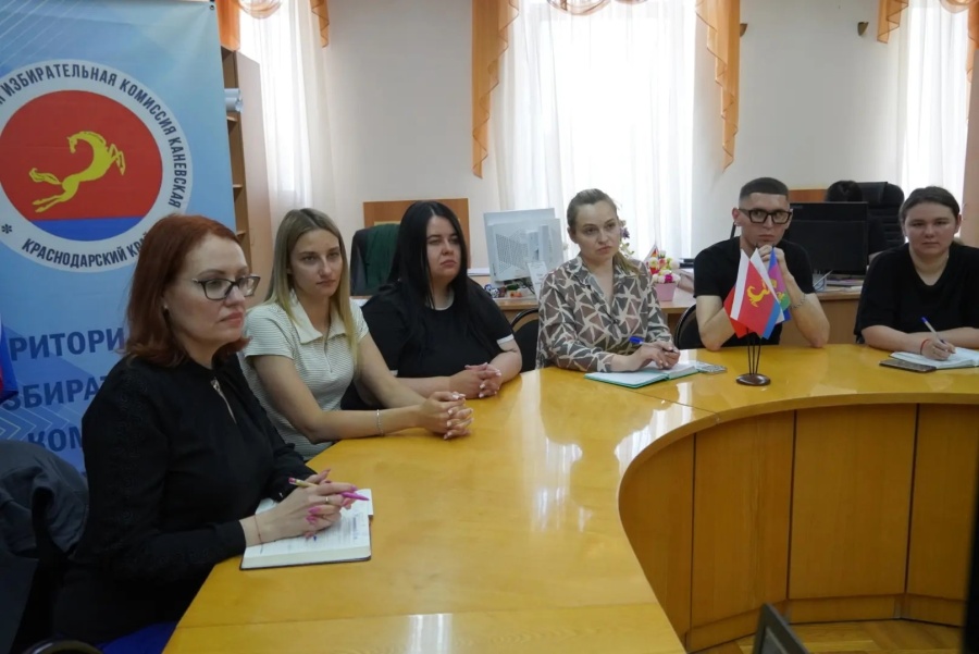 Члены молодежного общественного Совета при ТИК Каневская приняли участие в краевом семинаре