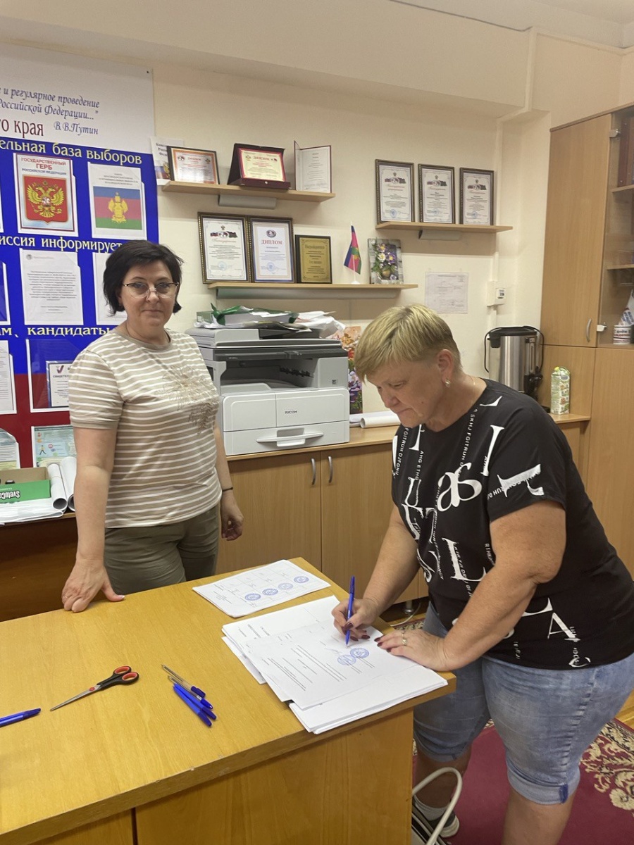 Выдача списков избирателей