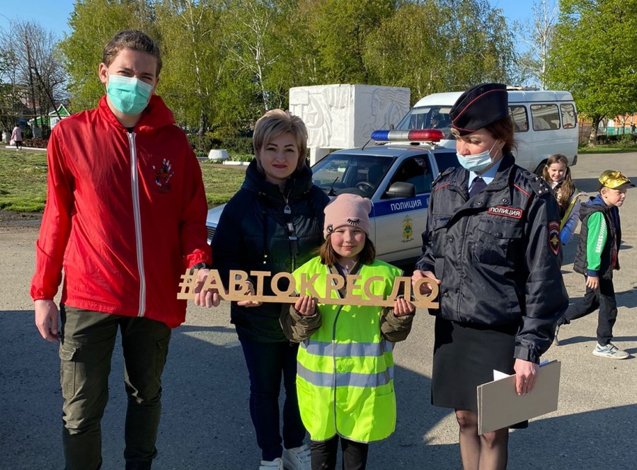 Дорожные полицейские провели акцию «Автокресло – детям!»