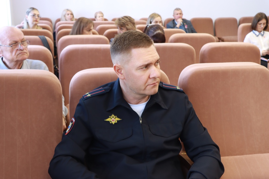 Заседание комиссии по делам несовершеннолетних состоялось в администрации района 29 октября