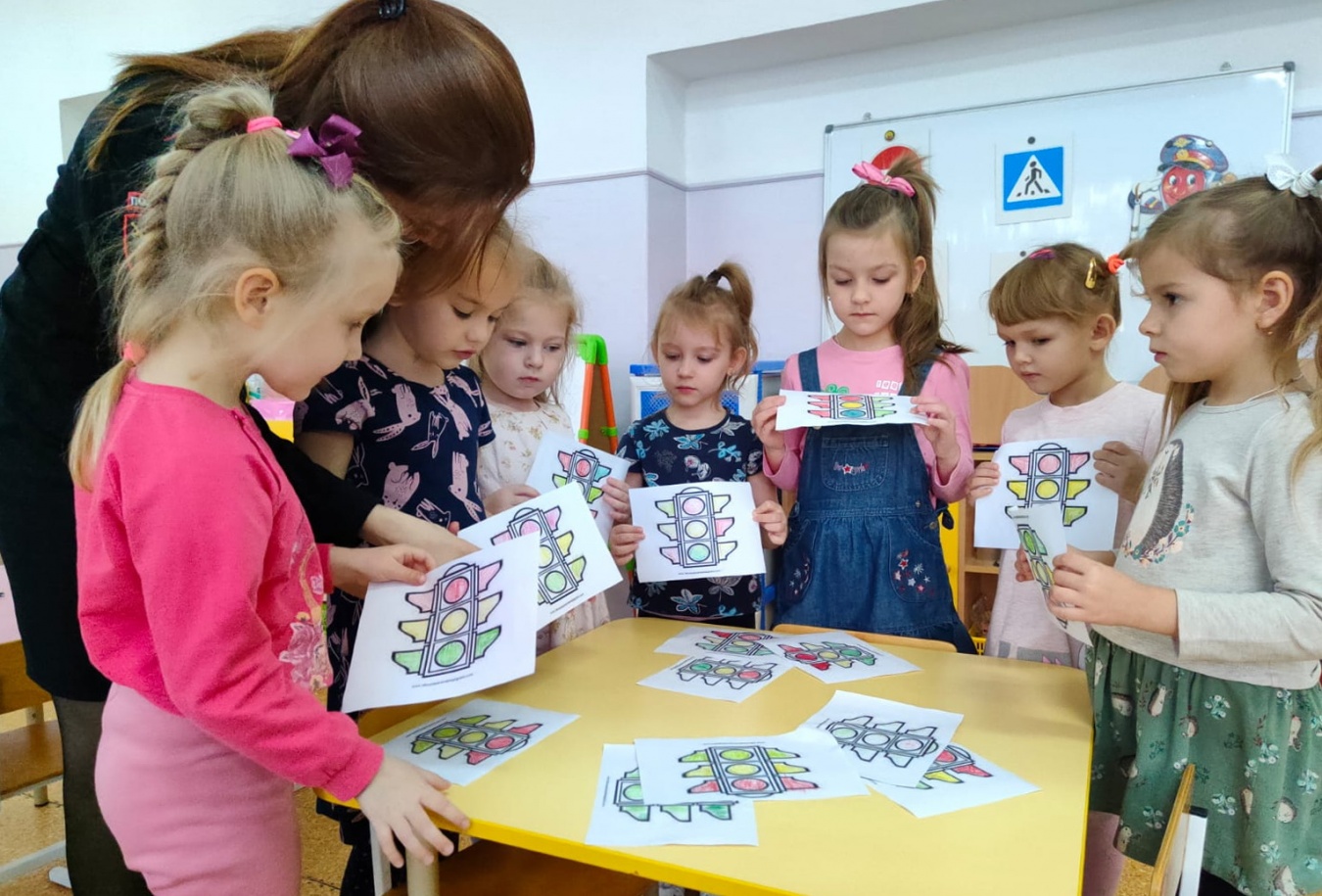 Дорожные полицейские провели профилактическое занятие для воспитанников детского сада