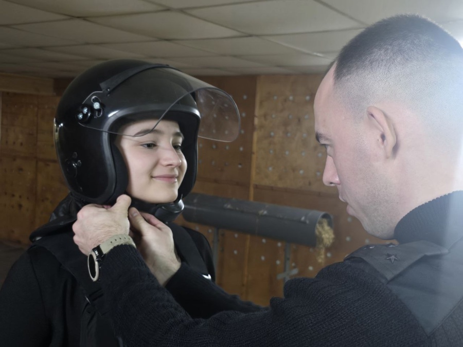 Каневские полицейские продолжают знакомить школьников со своей профессией