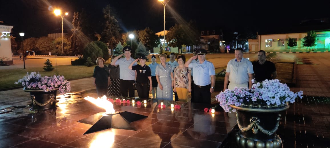 Полицейские Каневского района, ветераны и общественники присоединились к акции «Свеча памяти»