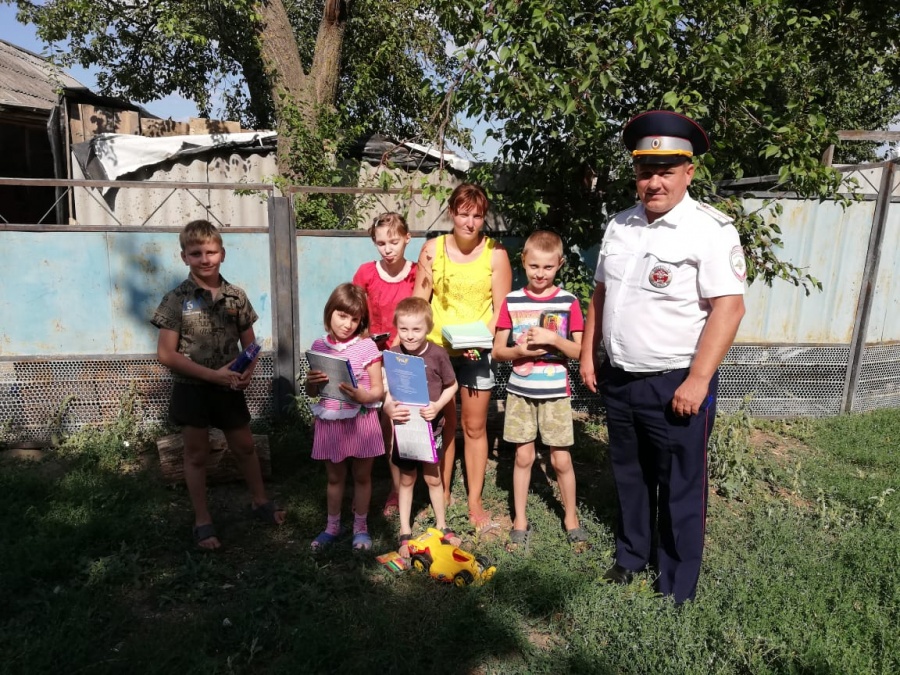 В Каневском районе сотрудники полиции проводят акцию «Помоги пойти учиться»