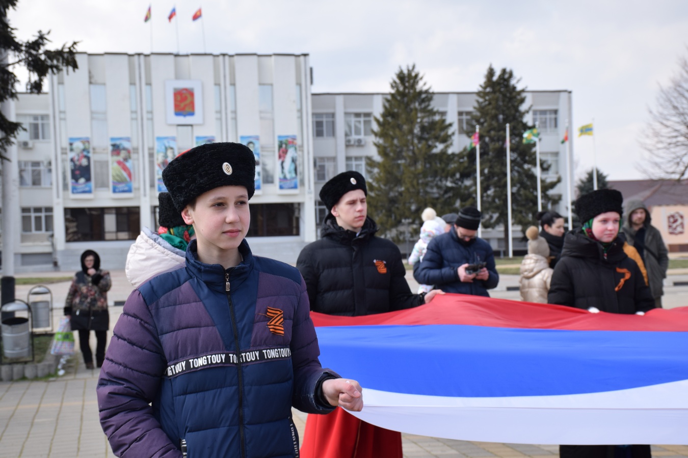 В День воссоединения Крыма с Россией в центре Каневской состоялся флешмоб