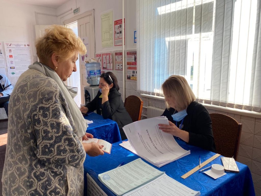 Жители района в субботу спешат на избирательные участки