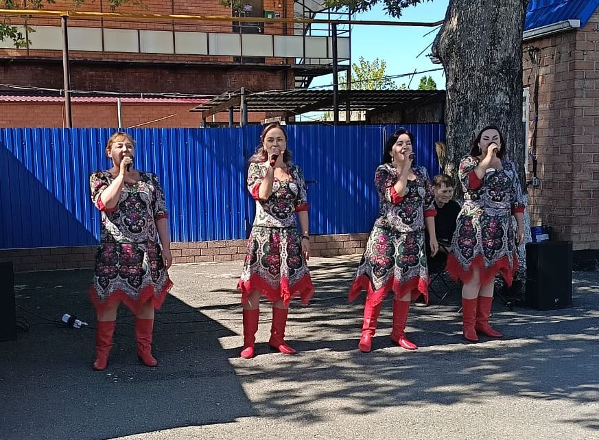 Творческий марафон профессиональных и самобытных артистов района продолжается