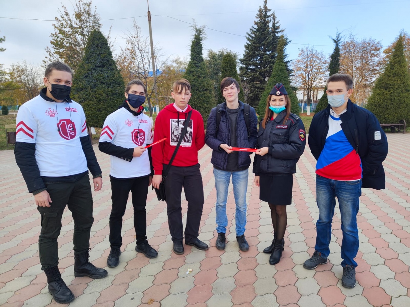 Акцию «Будь ярким, стань заметным!» провели дорожные полицейские и волонтеры КАТК