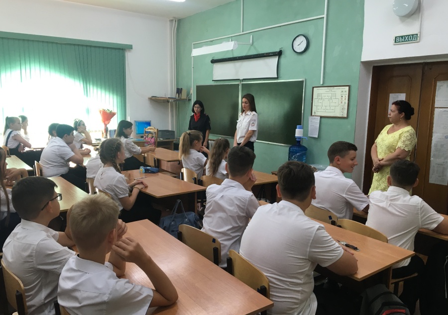 Сотрудники Госавтоинспекции провели профилактическую беседу со школьниками