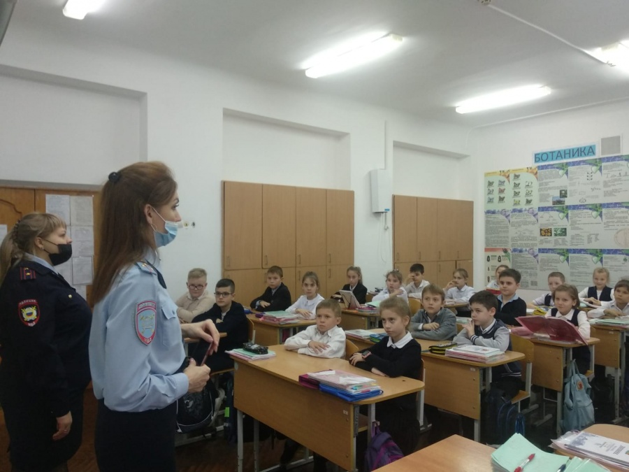 Профилактическую акцию для школьников провели каневские полицейские