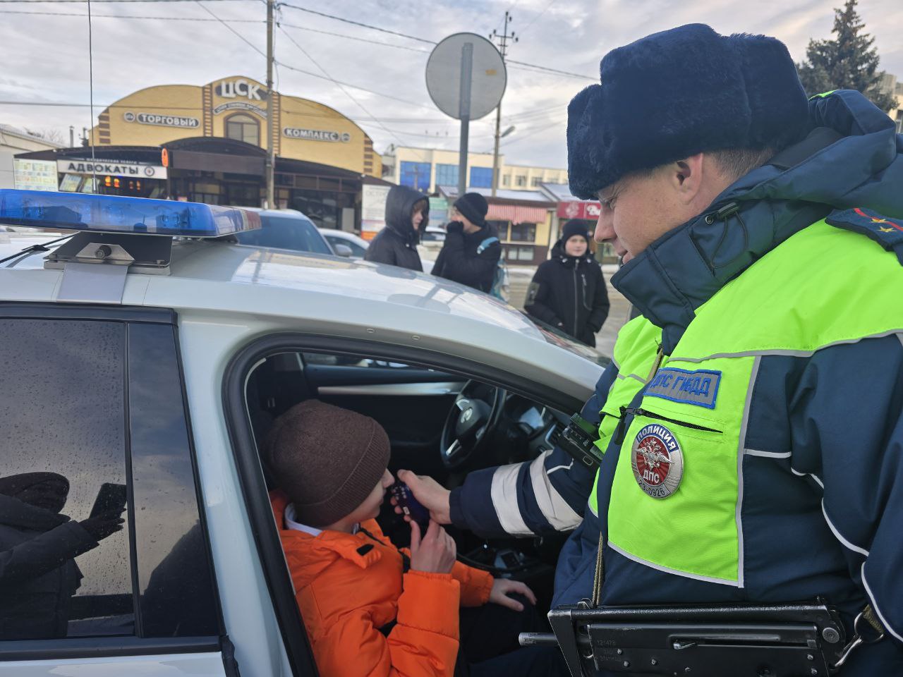 Каневские полицейские продолжают знакомить школьников со своей профессией