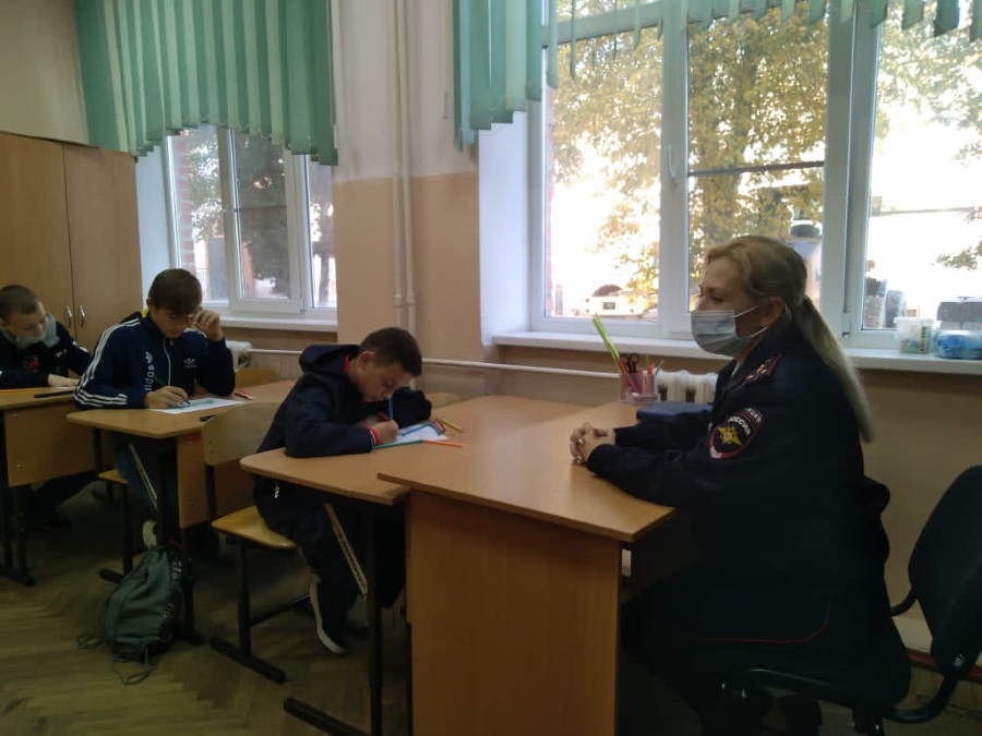 Каневские полицейские рассказали школьникам о правах и обязанностях несовершеннолетних
