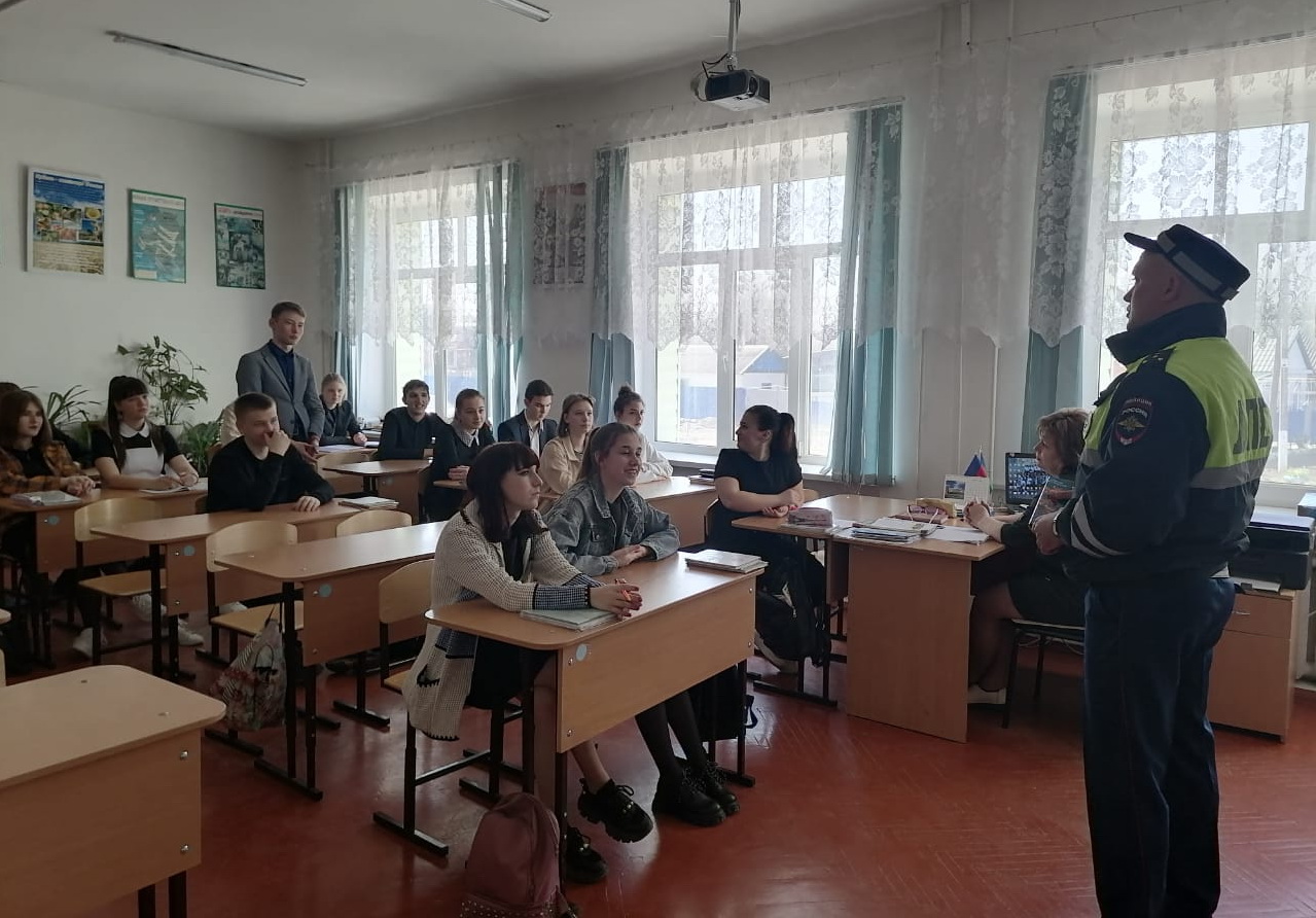 Полицейские напомнили привольненским школьникам о необходимости соблюдения ПДД
