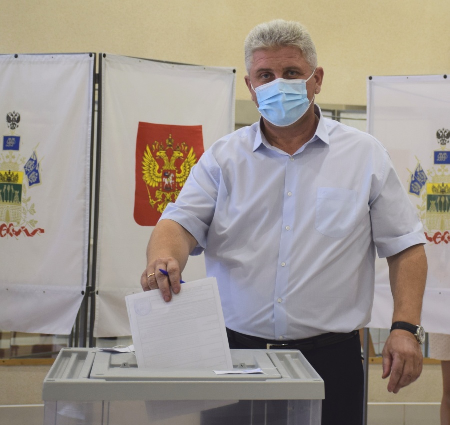 Глава Каневского района принял участие в голосовании