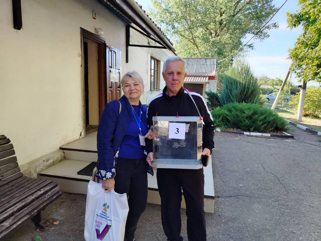 Члены УИК отправляются к жителям района