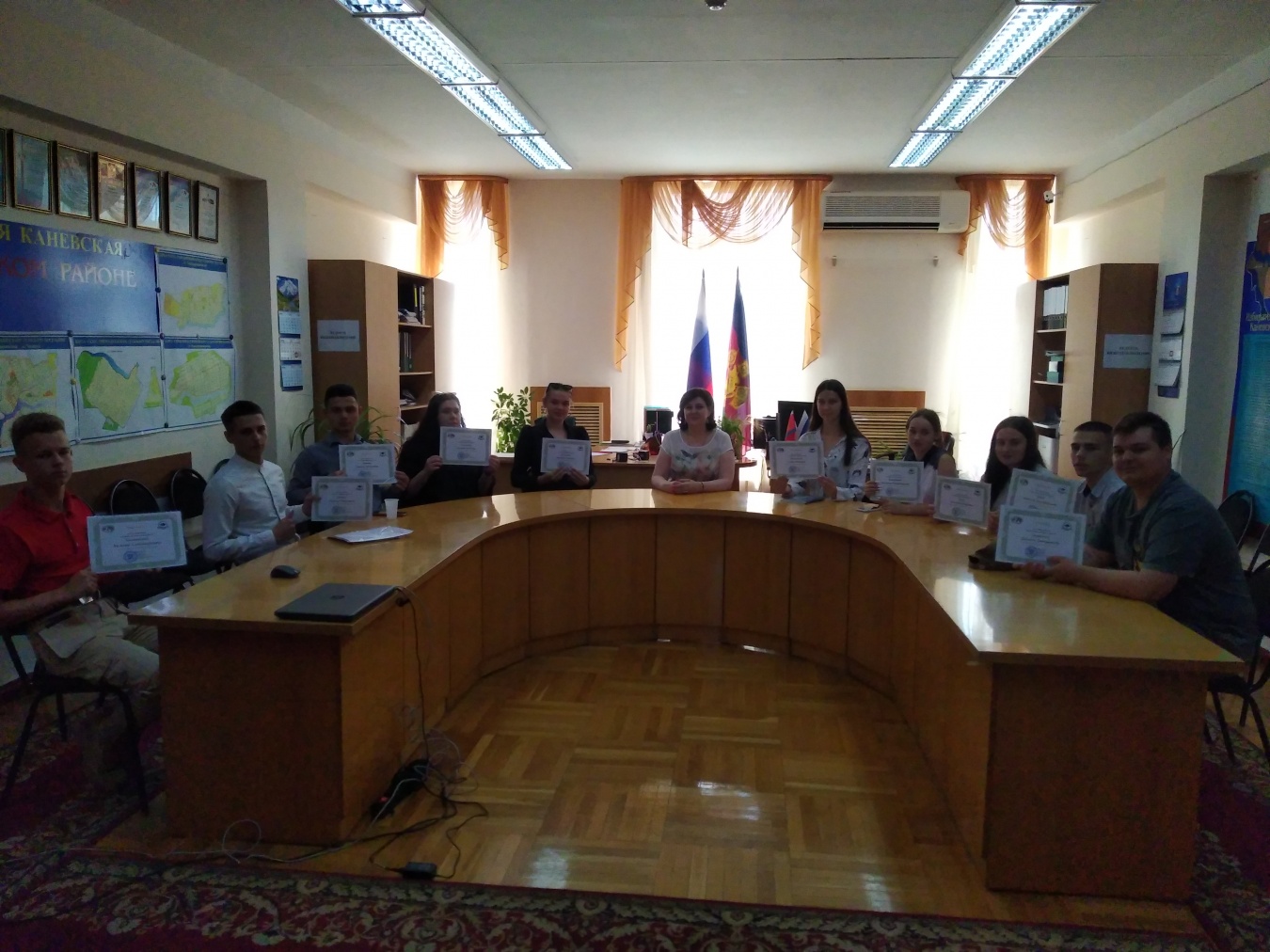 Слушатели «Молодежной школы правовой и политической культуры» Каневского района получили сертификаты