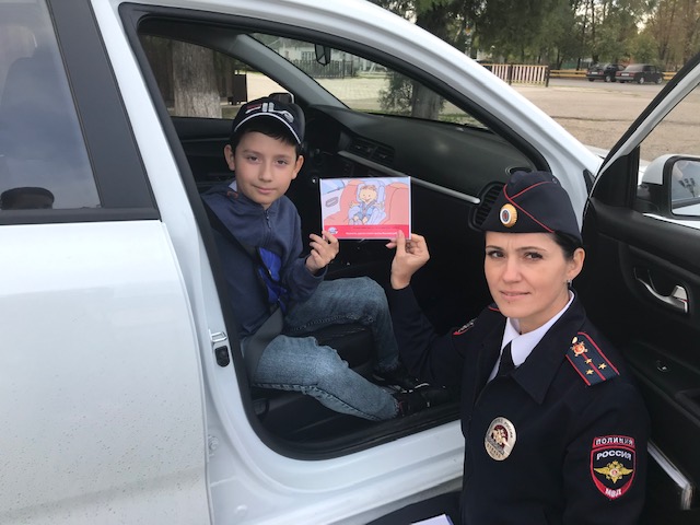Каневские полицейские провели акцию «Автокресло – детям» 