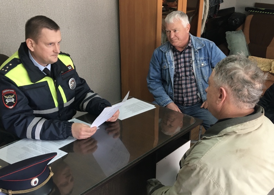 ГАИ Каневского района проводит инструктажи с водителями автобусов, осуществляющих перевозку детей