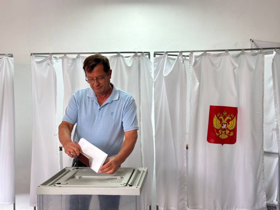 Голосование на избирательных участках Каневского района продолжается