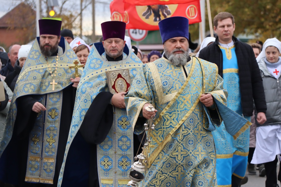 В Каневской состоялся крестный ход в День Казанской иконы Божией Матери