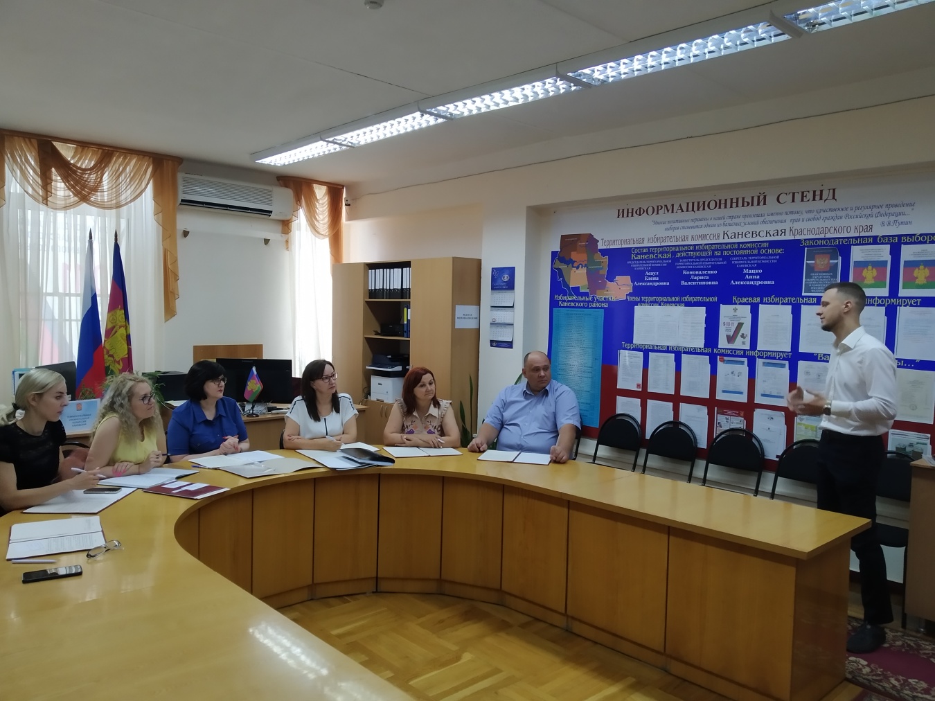 Заседание ТИК Каневская по вопросу регистрации