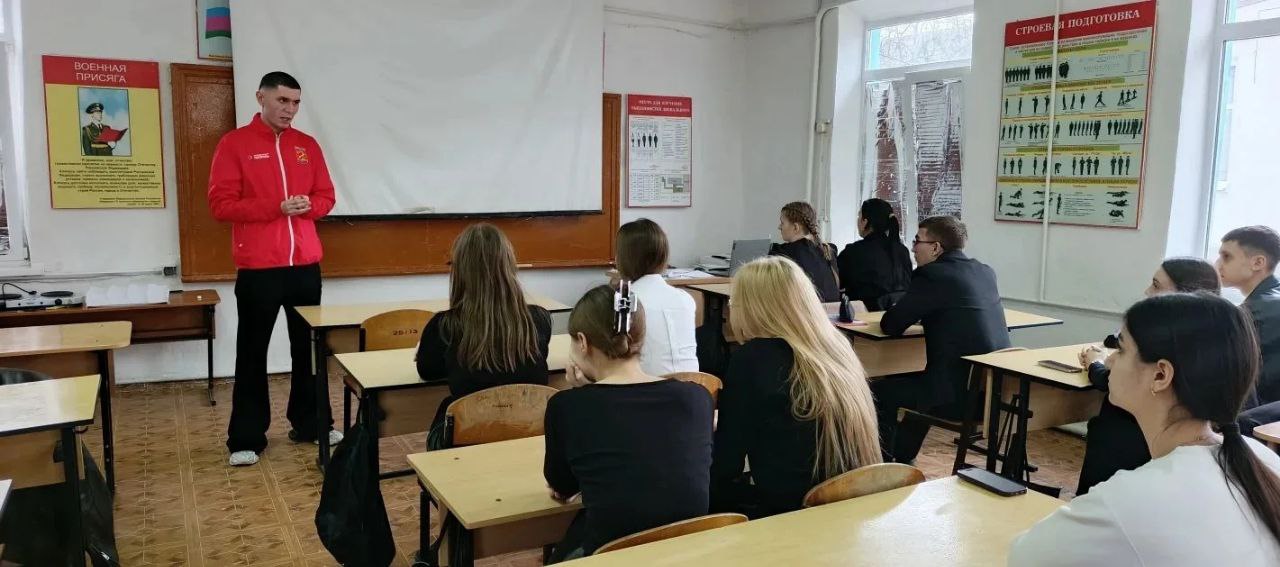 Ученики 4-й школы приняли участие в акции «Чистое поколение»