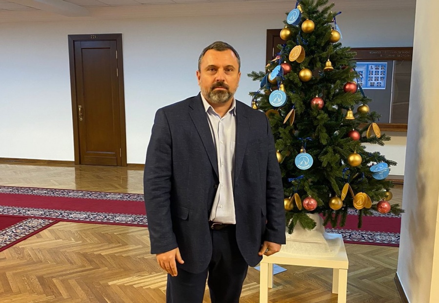 Депутат Госдумы Дмитрий Лоцманов поздравляет каневчан с наступающим Новым годом