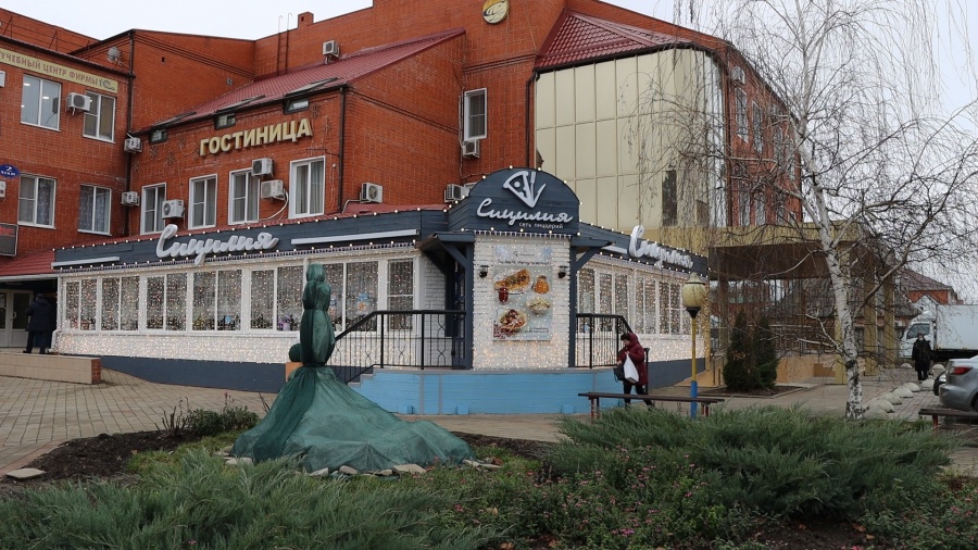 Пиццерия «Сицилия» победила в районном конкурсе на лучшее новогоднее оформление фасадов, витрин и торговых залов