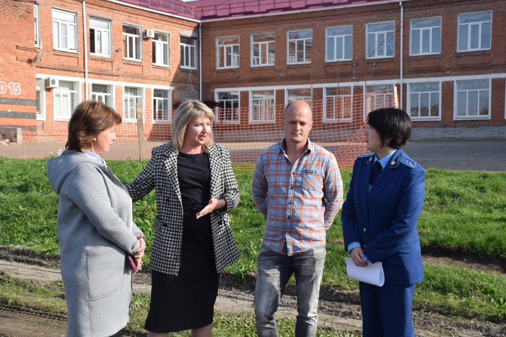 Прокуратура района проверила ход строительных работ