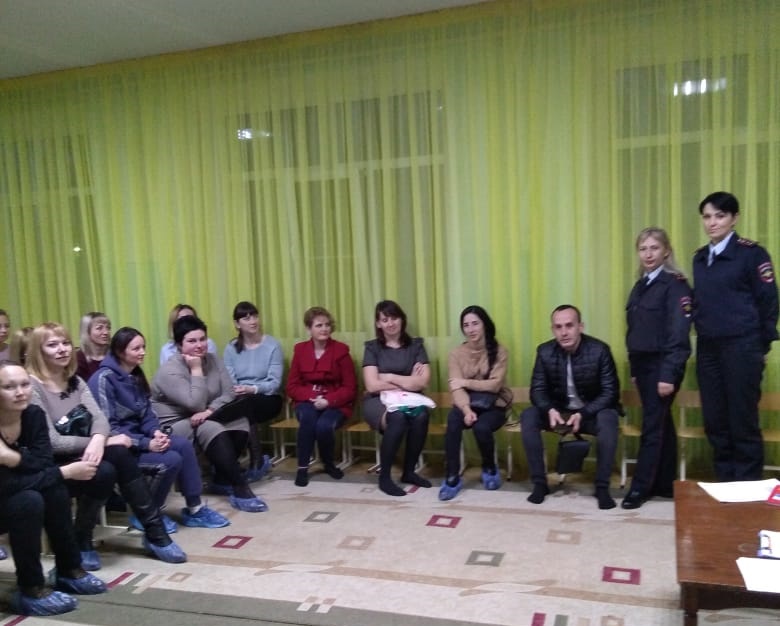 Родителям дошколят напомнили о правилах дорожного движения