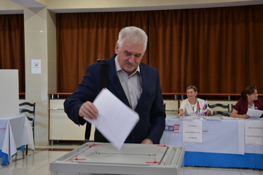 Председатель райсовета Михаил Моргун сделал свой выбор