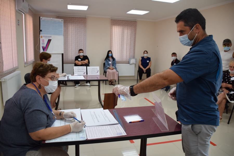 Жители Каневского района активно воспользовались возможностью досрочно проголосовать