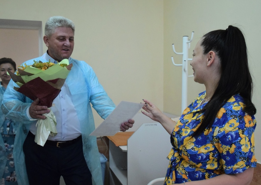 Глава района поздравил каневчанок, ставших мамами в дни празднования юбилеев станицы и района