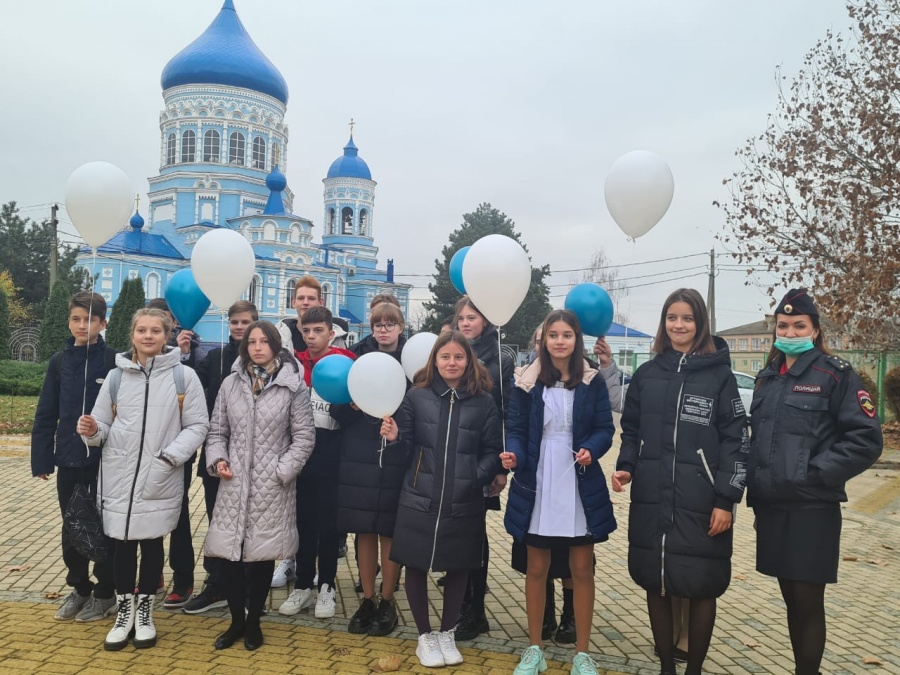 В преддверии Всемирного дня памяти жертв ДТП полицейские провели профилактические беседы для школьников