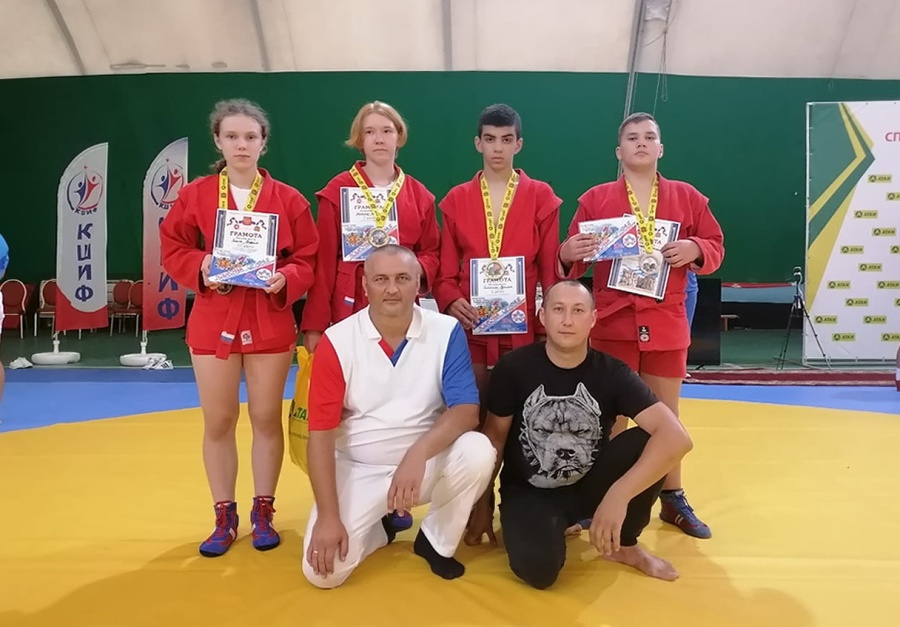 Каневские спортсмены достигли высоких результатов в соревнованиях по самбо и гиревому спорту