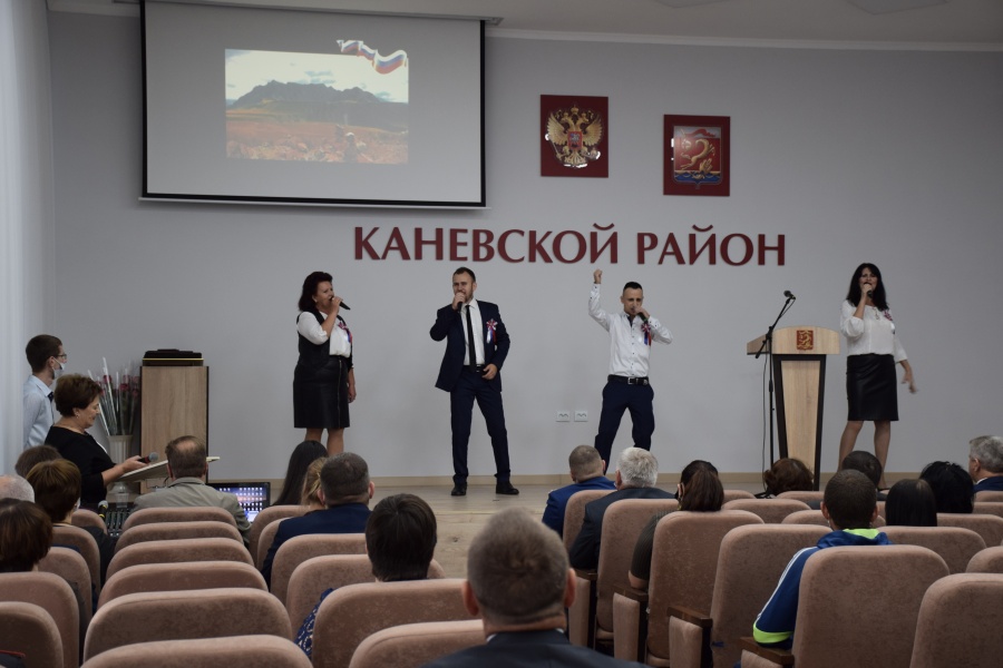 Александр Герасименко: «Нам особенно важно сохранить единство и верность многовековым традициям нашей великой страны» Александр Герасименко: «Нам особенно важно сохранить единство и верность многовековым традициям нашей великой страны»
