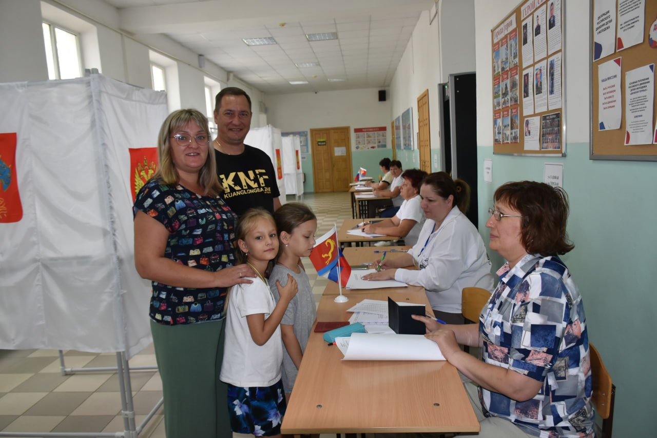 В школе № 4 имени А.С. Пушкина действует избирательный участок № 17-42